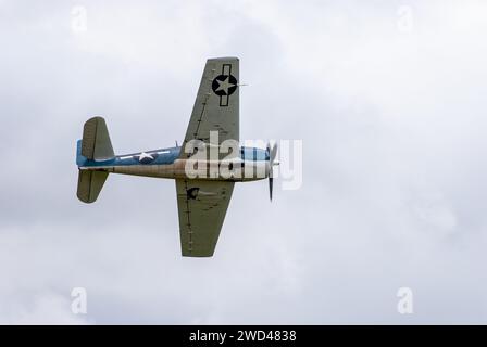 Grumman F6F Hellcat (immatriculation 19) avion de chasse WW2 au salon aérien de Duxford Flying Legends. Banque D'Images