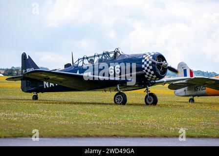 Avion T6J Harvard WW2 United States Navy (immatriculation 66) au salon aérien Flying Legends à Duxford. Tail Info 52-8543 66 NAVY G-BUKY Banque D'Images