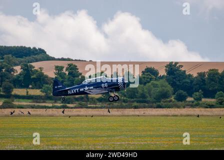 Avion T6J Harvard WW2 United States Navy (immatriculation 66) au salon aérien Flying Legends à Duxford. Tail Info 52-8543 66 NAVY G-BUKY Banque D'Images