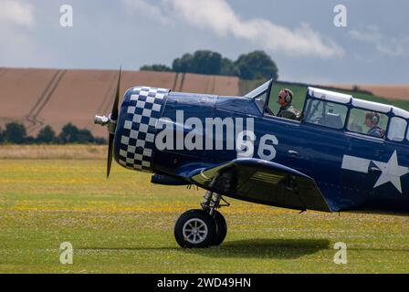 Avion T6J Harvard WW2 United States Navy (immatriculation 66) au salon aérien Flying Legends à Duxford. Tail Info 52-8543 66 NAVY G-BUKY Banque D'Images