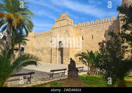 La porte de la forteresse de Ribat à l'intérieur de la médina médiévale de Sousse, Tunisie. Banque D'Images