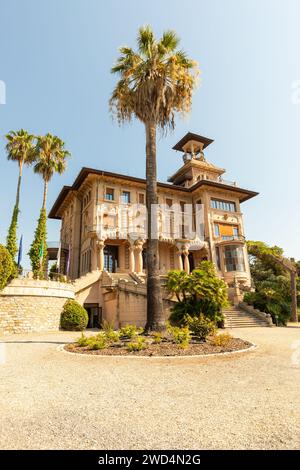 Imperia, Italie - 14 août 2023 : Villa Grock. Maison historique du célèbre clown, journée ensoleillée avec ciel bleu Banque D'Images