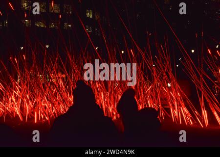 Londres, Royaume-Uni. 18 janvier 2024. « Sign » de Vendel et de Wolf, dans le cadre des installations Winter Lights de cette année à Canary Wharf. Crédit : Vuk Valcic/Alamy Live News Banque D'Images