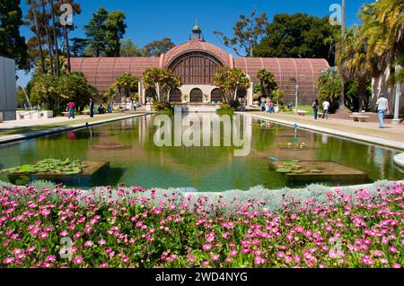 Bâtiment botanique avec Laguna de las Flores, Balboa Park, San Diego, Californie Banque D'Images