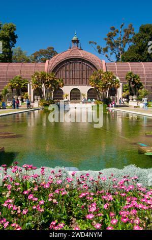 Bâtiment botanique avec Laguna de las Flores, Balboa Park, San Diego, Californie Banque D'Images