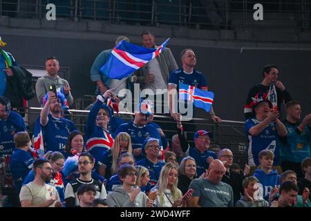 Cologne, Allemagne. 18 janvier 2024. Supporters islandais lors du Menâ match de l'Euro 2024 de l'EHF entre l'Allemagne et l'Islande au Lanxess Arena de Berlin, Cologne crédit : Agence photo indépendante/Alamy Live News Banque D'Images