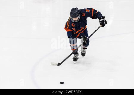 Heerenveen, Niederlande. 18 janvier 2024. HEERENVEEN, PAYS-BAS - NOVEMBRE 18 : Gaby Majolee des pays-Bas pendant l'échauffement du Championnat du monde féminin des moins de 18 ans sur Thialf le 18 janvier 2024 à Heerenveen, pays-Bas (photo de Ricardo Veen/Orange Pictures) crédit : dpa/Alamy Live News Banque D'Images