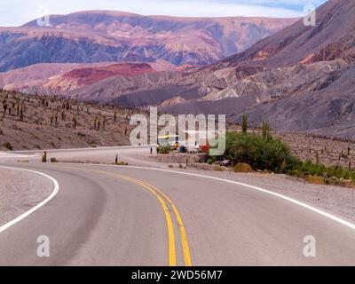 Paysage à Ruta 51 qui relie Salta à San Antonio de Los Cobres, province de Salta, Argentine Banque D'Images