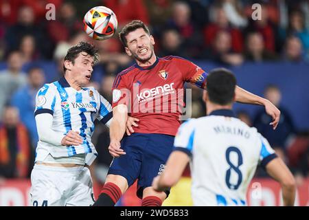 David Garcia de CA Osasuna en action Jose Arnaiz de CA Osasuna en action Match sportif entre CA Osasuna et Real Sociedad au stade El Sadar sur Janu Banque D'Images