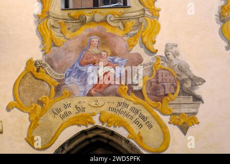 Fresque sur la maison de commerce, mairie, Schwaz, Inntal, Tyrol, Autriche Banque D'Images