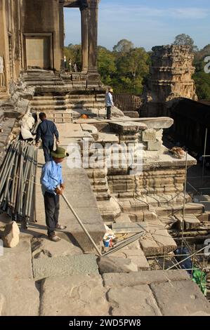 Travaux de restauration à Angkor Wat, Cambodge. Banque D'Images