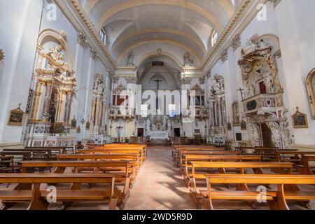 VICENCE, ITALIE - 7 NOVEMBRE 2023 : la nef de l'église baroque Chiesa di San Giuliano. Banque D'Images