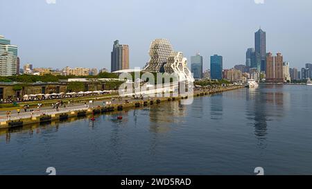 Vue de la ville de Kaohsiung par la rivière. Banque D'Images