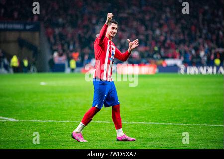 Madrid, Madrid, Espagne. 19 janvier 2024. Jose Gimenez de l'Atletico Madrid vu célébrer la victoire lors du match de football valable pour le tour de 16 du tournoi Copa del Rey entre l'Atletico Madrid et le Real Madrid joué à l'Estadio Metropolitano à Madrid, Espagne. (Image de crédit : © Alberto Gardin/ZUMA Press Wire) USAGE ÉDITORIAL SEULEMENT! Non destiné à UN USAGE commercial ! Banque D'Images