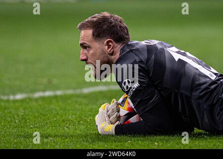 18 janvier 2024 ; Stade Metropolitano, Madrid, Espagne, football espagnol Copa Del Rey, Atletico Madrid contre Real Madrid ; Jan Oblak économise bas sur Goal Credit : action plus Sports Images/Alamy Live News Banque D'Images