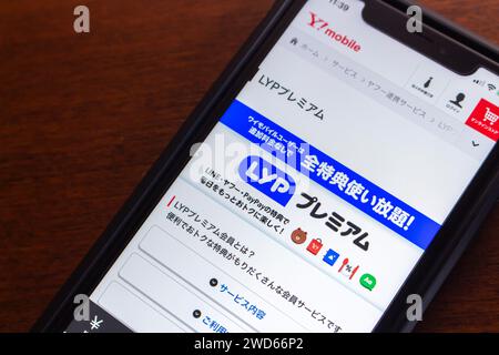 LYPプレミアム page Web vue dans iPhone. LYP Premium est une adhésion qui offre divers avantages pour les timbres de LIGNE et albums, des réductions sur Yahoo! Shopping, etc Banque D'Images