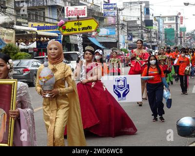 Chumphon, Thaïlande - 15 décembre 2022 : Carnaval costumé annuel. Banque D'Images
