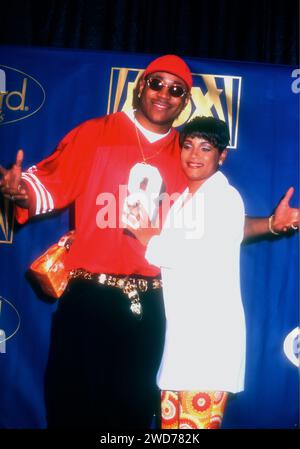 Las Vegas, Nevada, USA 4 décembre 1996 le rappeur LL Cool J et sa femme Simone Smith participent à la 7e édition annuelle des Billboard Music Awards le 4 décembre 1996 à l'hôtel Aladdin à Las Vegas, Nevada, USA. Photo de Barry King/Alamy stock photo Banque D'Images