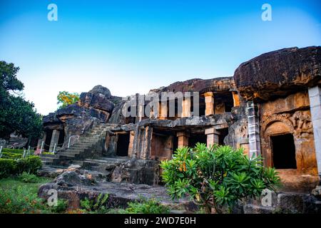 Chefs-d'œuvre architecturaux en pierre : grottes exquises taillées en roche d'Udayagiri et Khandagiri, Bhubaneswar, Odisha, Inde. Banque D'Images