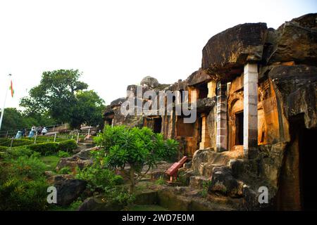 Chefs-d'œuvre architecturaux en pierre : grottes exquises taillées en roche d'Udayagiri et Khandagiri, Bhubaneswar, Odisha, Inde. Banque D'Images