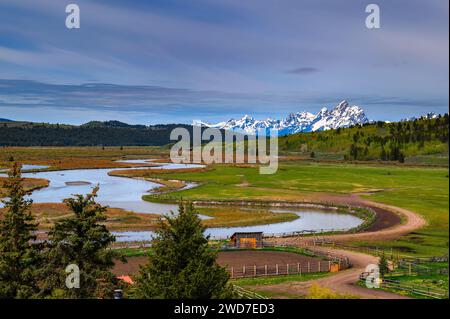 Snowy Grand Teton Mountains et Buffalo Fork de la rivière Snake Banque D'Images