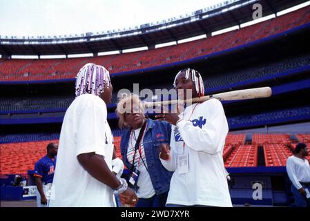 Serena Williams (li.) Und Schwester venus mit ihrer Mutter Oracene im Baseball-Stadion der New York mets Serena Williams à gauche et sœur venus avec leur mère Oracene dans le stade de baseball les New York mets Banque D'Images