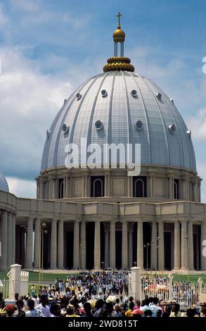 Côte d'Ivoire, Yamoussoukro ; la basilique notre Dame de la paix a été construite par les français à l'époque où la Côte d'Ivoire était une colonie française. Banque D'Images