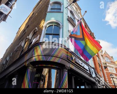 Village Soho, un bar gay dans Wardour Street, Londres, Royaume-Uni Banque D'Images