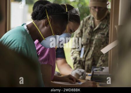 Le personnel du 3e Bataillon médical effectue le roulement avec l'hôpital naval de Guam 200507RB959-1035 (49870818052). Banque D'Images