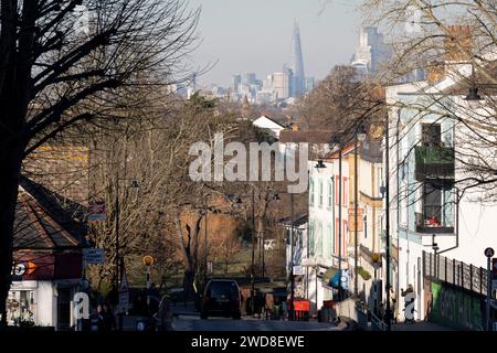 Vue à mi-chemin Gypsy Hill SE25 est un paysage urbain du quartier financier de la capitale, le 18 janvier 2024, à Londres, Angleterre. Banque D'Images