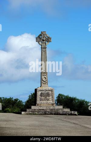 Monument commémoratif de la première Guerre mondiale de St Saviour point dans la ville de pêche/touristique de Padstow sur le chemin côtier du Sud-Ouest en Cornouailles, Angleterre, Royaume-Uni. Banque D'Images