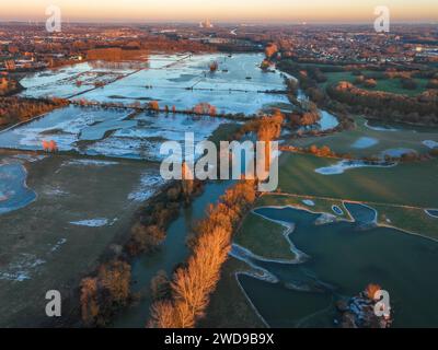 Werne-Bergkamen, Rhénanie du Nord-Westphalie, Allemagne - inondation sur la Lippe, rivière dans la région de la Ruhr, les champs, les zones agricoles des agriculteurs à côté Banque D'Images