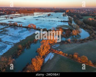 Werne-Bergkamen, Rhénanie du Nord-Westphalie, Allemagne - inondation sur la Lippe, rivière dans la région de la Ruhr, les champs, les zones agricoles des agriculteurs à côté Banque D'Images