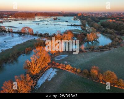 Werne-Bergkamen, Rhénanie du Nord-Westphalie, Allemagne - inondation sur la Lippe, rivière dans la région de la Ruhr, les champs, les zones agricoles des agriculteurs à côté Banque D'Images