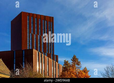 Le bloc moderne Broadcasting Tower fait partie de Leeds Beckett University West Yorkshire Angleterre Royaume-Uni conçu par les architectes Feilden Clegg Bradley 2009. Banque D'Images