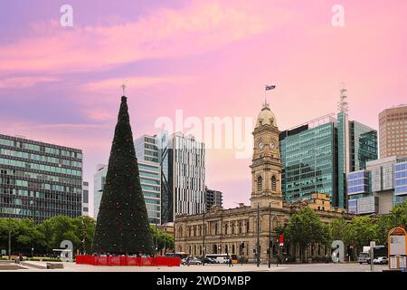 Victoria Square à Adélaïde avec arbre de Noël, Australie méridionale Banque D'Images