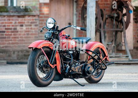 1945 Harley-Davidson FL 'Knucklehead' classique moto américaine. 3/4 vue avant gauche. Banque D'Images