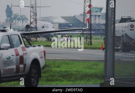 GYE-LLEGADA FAMILIA FITO Guayaquil, viernes 19 de enero del 2024 con fuerte resguardo militar se encuentra la base AÃ rea Simon Bolivar, donde llegaria la familia de Adolfo Macias alias Fito, quienes fueron expulsados la noche de ayer de Argentina. Fotos:CÃ sar Munoz/API Guayaquil Guayas Équateur CLJ-GYE-LLEGADAFAMILIAFITO-4ef89aeab99026748a0c4b6c3fabf99c *** ARRIVÉE GYE FAMILLE FITO Guayaquil, vendredi 19 janvier 2024 la base aérienne Simon Bolivar est sous garde militaire, où la famille d'Adolfo Macias, alias Fio, ARRIVÉE de nuit ARRIVÉE de nuit dernière nuit CÃ Banque D'Images