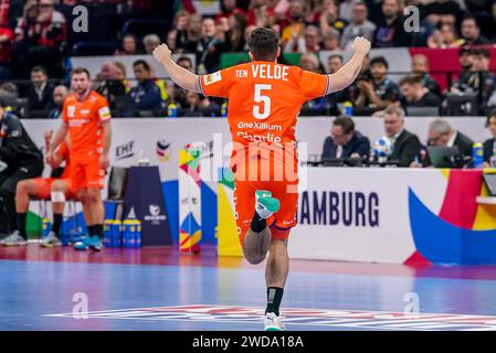 Hambourg, Allemagne. 19 janvier 2024. HAMBOURG, ALLEMAGNE - 19 JANVIER : le Néerlandais Rutger Ten Velde célèbre son but lors du main Round Match de l'EHF Euro 2024 entre la Norvège et les pays-Bas au Barclays Arena le 19 janvier 2024 à Hambourg, Allemagne. (Photo Henk Seppen/Orange Pictures) crédit : Orange pics BV/Alamy Live News Banque D'Images