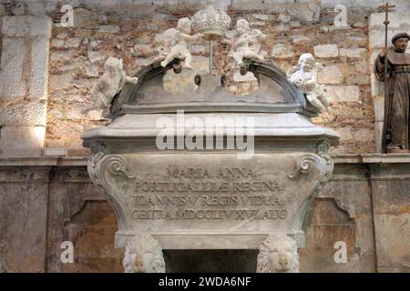 Tombe de la reine Maria Anna d'Autriche, couvent des Carmes, Lisbonne, Portugal Banque D'Images