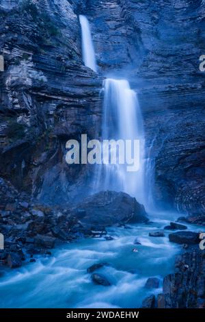 Sorrosal Waterfal, Broto, Parc National Ordesa i Monte Perdido, province de Huesca, Aragon Banque D'Images