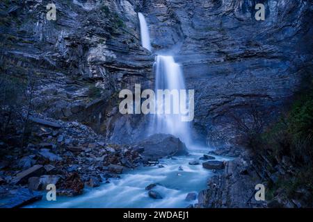 Sorrosal Waterfal, Broto, Parc National Ordesa i Monte Perdido, province de Huesca, Aragon Banque D'Images