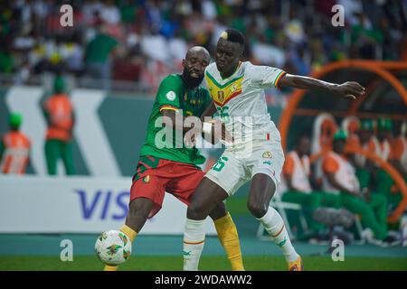 Temps forts du match entre le Sénégal et le Cameroun à la coupe d’Afrique des Nations 2023, duel entre Moumi Ngamaleu et Pape Gueye Banque D'Images