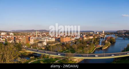 Vue aérienne de Hameln et de la rivière Weser en Allemagne Banque D'Images