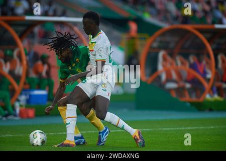 Temps forts du match entre le Sénégal et le Cameroun à la coupe d’Afrique des Nations 2023, duel entre Zambo Anguissa et Pape Gueye Banque D'Images