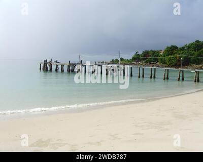 Une plage de l'île de Ko Samet dans le golfe de Thaïlande Banque D'Images