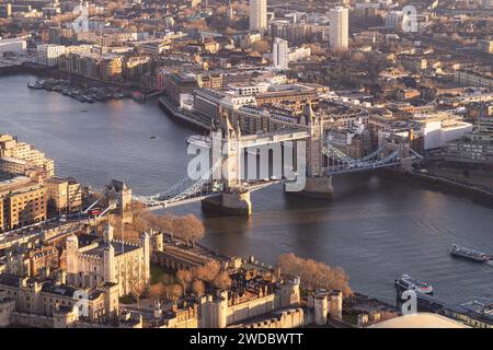 Tower Bridge est un pont suspendu et bascule classé Grade I à Londres Banque D'Images