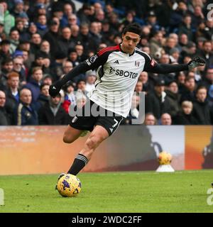 Londres, Royaume-Uni. 14 janvier 2024. Raúl Jiménez de Fulham en action lors du match de Premier League entre Chelsea et Fulham à Stamford Bridge, Londres, Angleterre, le 13 janvier 2024. Photo de Ken Sparks. Usage éditorial uniquement, licence requise pour un usage commercial. Aucune utilisation dans les Paris, les jeux ou les publications d'un seul club/ligue/joueur. Crédit : UK Sports pics Ltd/Alamy Live News Banque D'Images