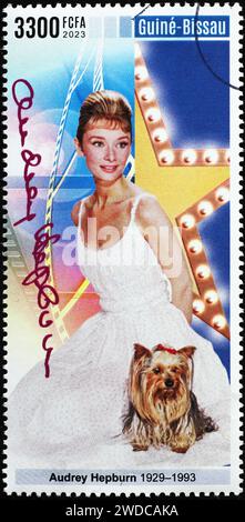 Audrey Hepburn beau portrait sur timbre-poste Banque D'Images