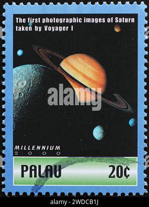 Première image de Saturne prise par Voyager I sur timbre-poste Banque D'Images